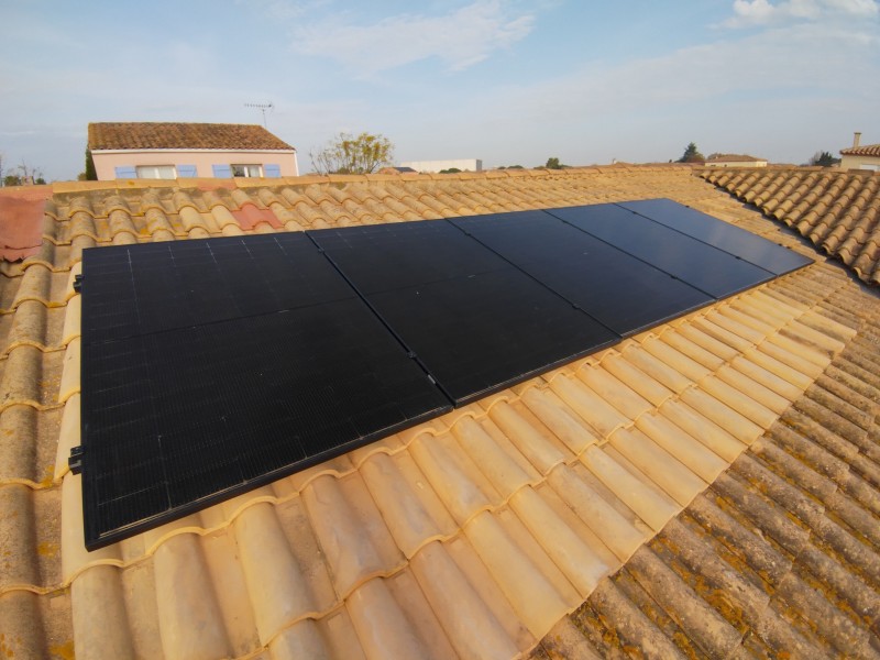 Remplacement de panneaux solaires photovoltaïques défectueux à Marsillargues près de Lunel