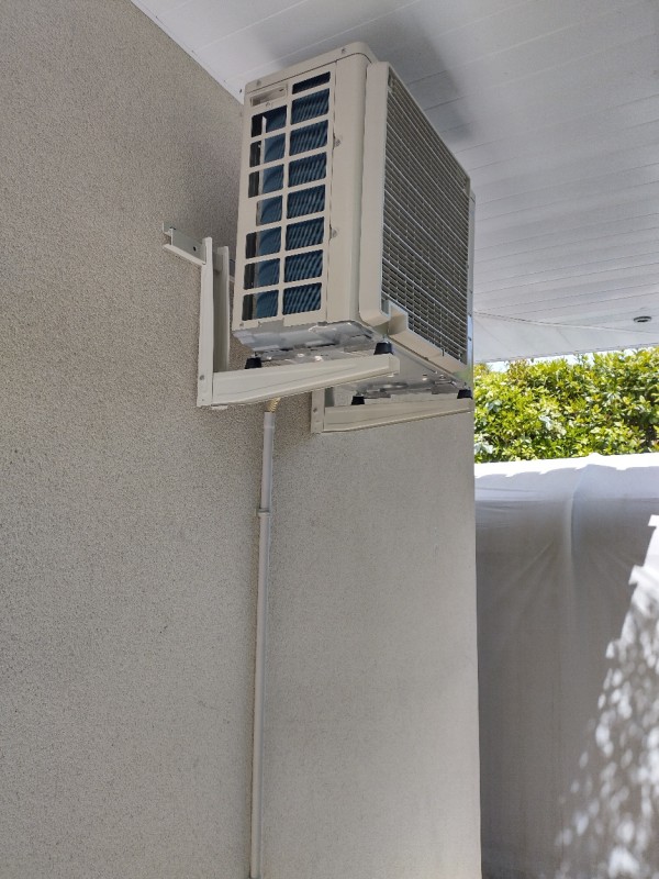 installation d'une pompe à chaleur RR Daikin 2 kilowatt dans une maison de plain-pied à Lunel 34