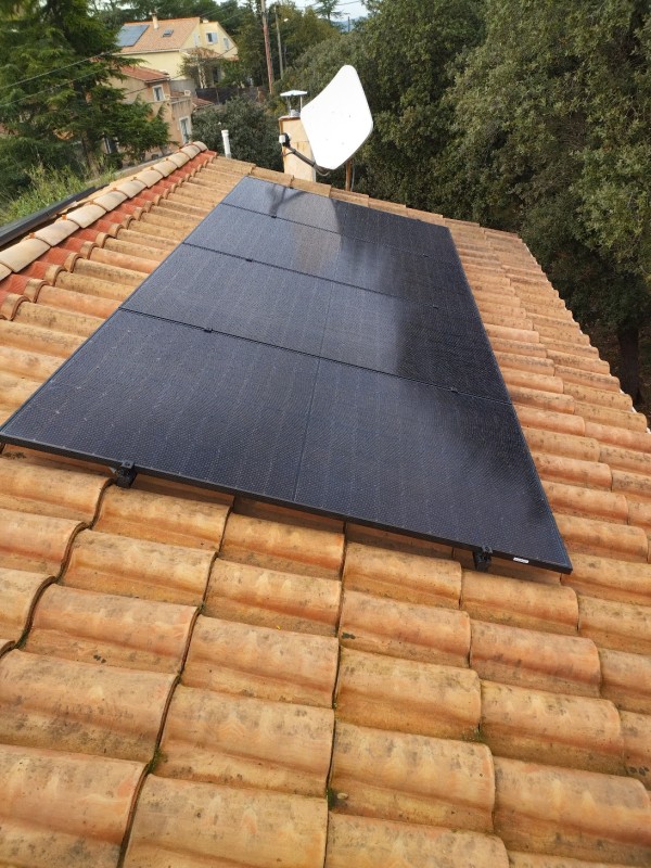 Pose de panneaux photovoltaïques dans l'Hérault