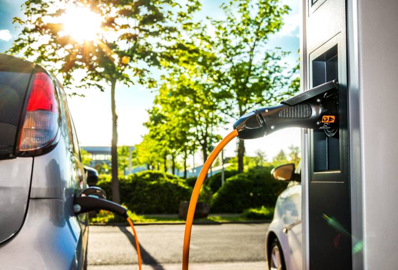 Pose de borne de recharge électrique rapide en entreprise à Nîmes