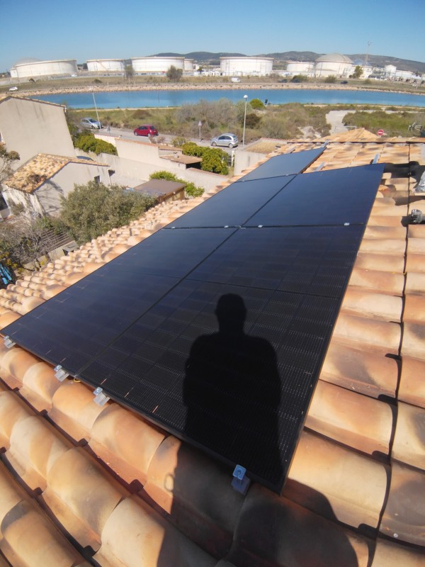 Pose de panneaux en surimposition sur toiture tuiles à Castelnau-le-Lez