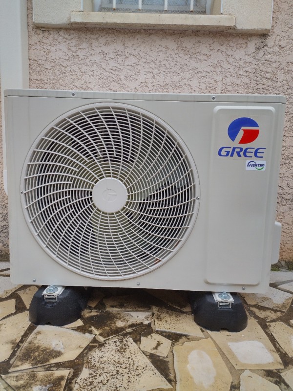 Avant sans cache climatiseur pres de perols